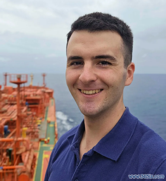 马丁・伊萨吉雷・萨尔加多在一艘前往莫桑比克的液化气船上。