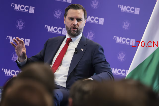 周三,美国副总统 JD・万斯在匈牙利布达佩斯的马蒂亚斯・科维努斯学院发表讲话。