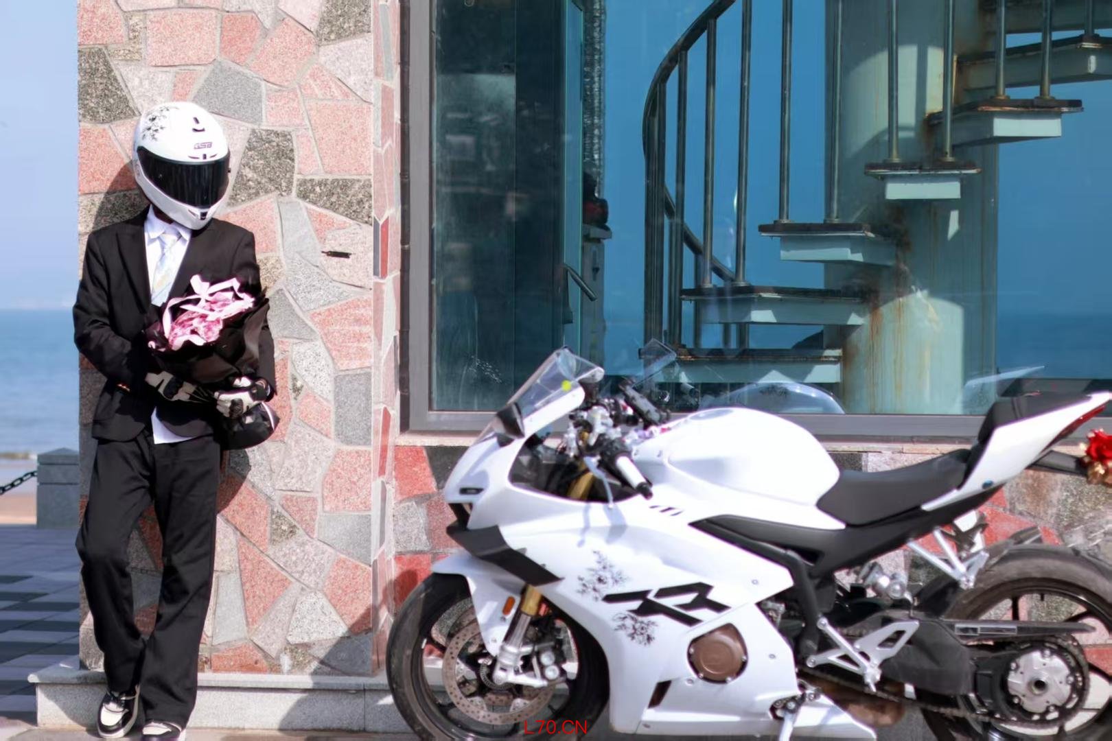 车主张先生和他的张雪机车 受访者供图