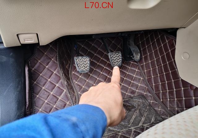手动挡上坡熄火后千万别傻踩刹车，老司机告诉你猫腻，再也不怕溜-有驾
