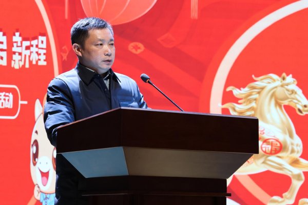 荆楚开学联播丨AI吉祥物“奔奔”亮相 马影河学校开学解锁科创新体验