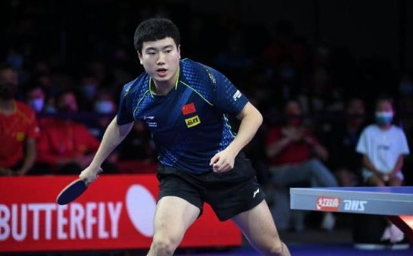 国乒内卷白热化! 梁靖崑复出首战力克向鹏, 8-3 领先被连追 8 分险翻车